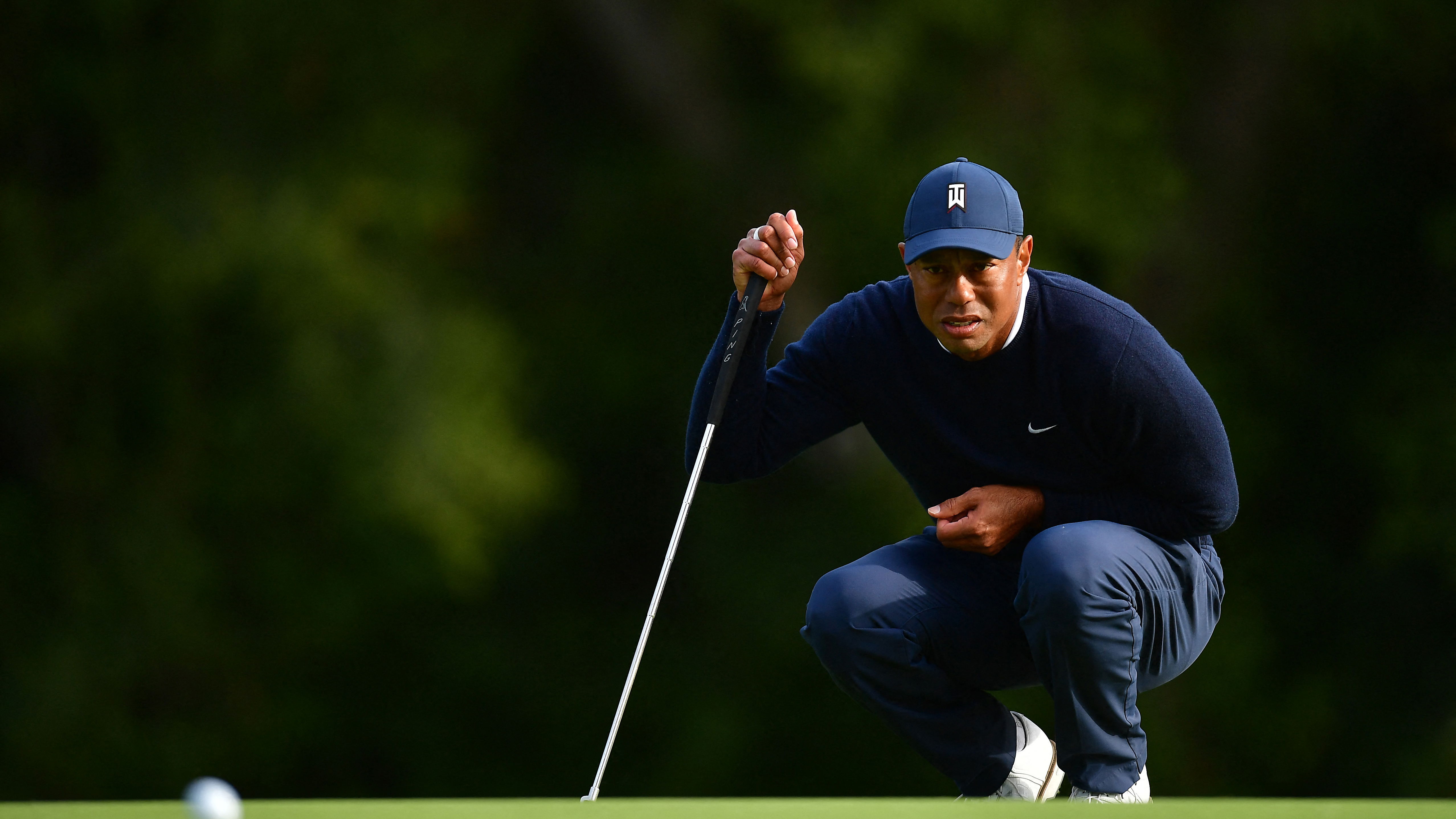 Watch Tiger Woods PUTT his ball into a bunker from 71 feet!