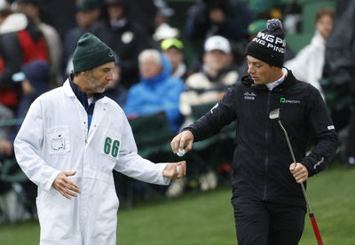 Caddie caught peeing in the azaleas as Tiger Woods past at The Masters