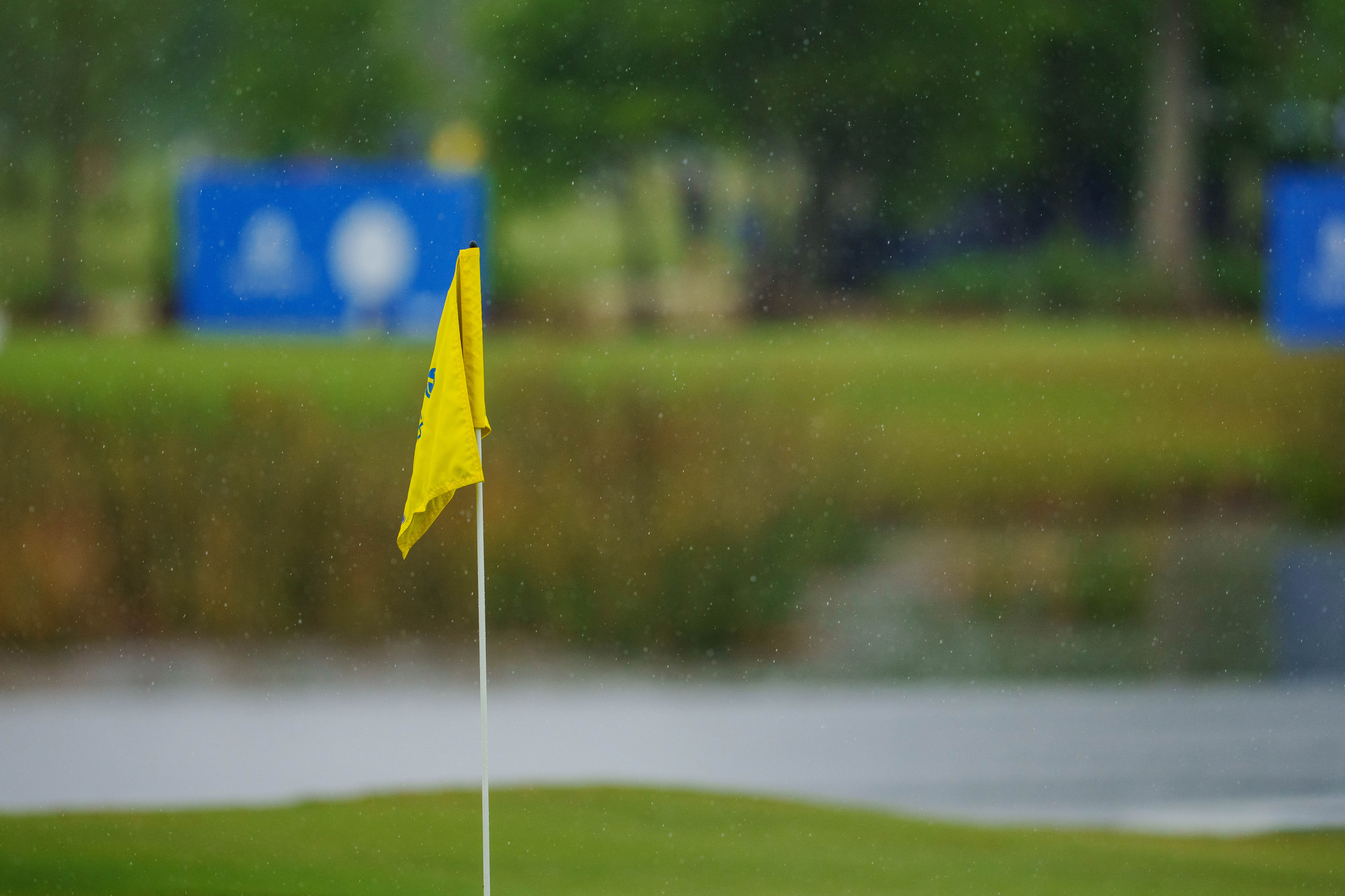 Homeless golfer Mike Sweeney qualifies for Korn Ferry Tour event after  sleeping in Walmart parking lot 