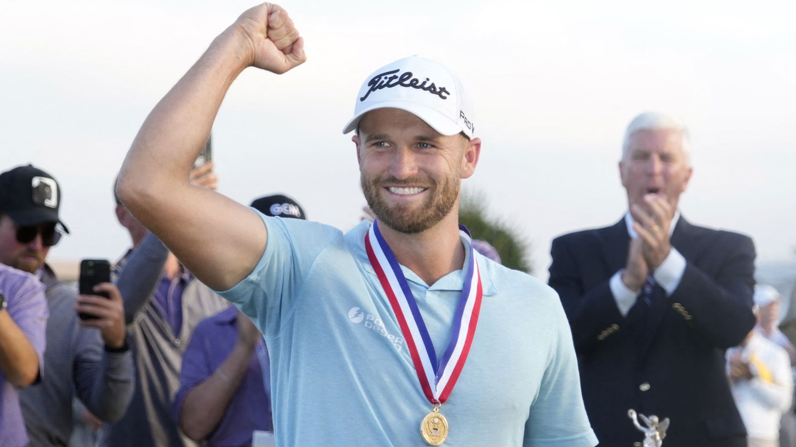 WATCH: NFL star FREAKS OUT over Wyndham Clark winning putt