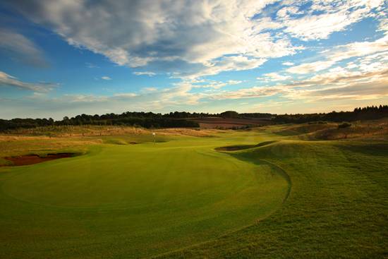 Ferdinand opens West London Golf Centre