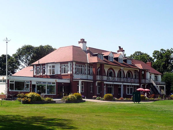 Golf club could close over netting row