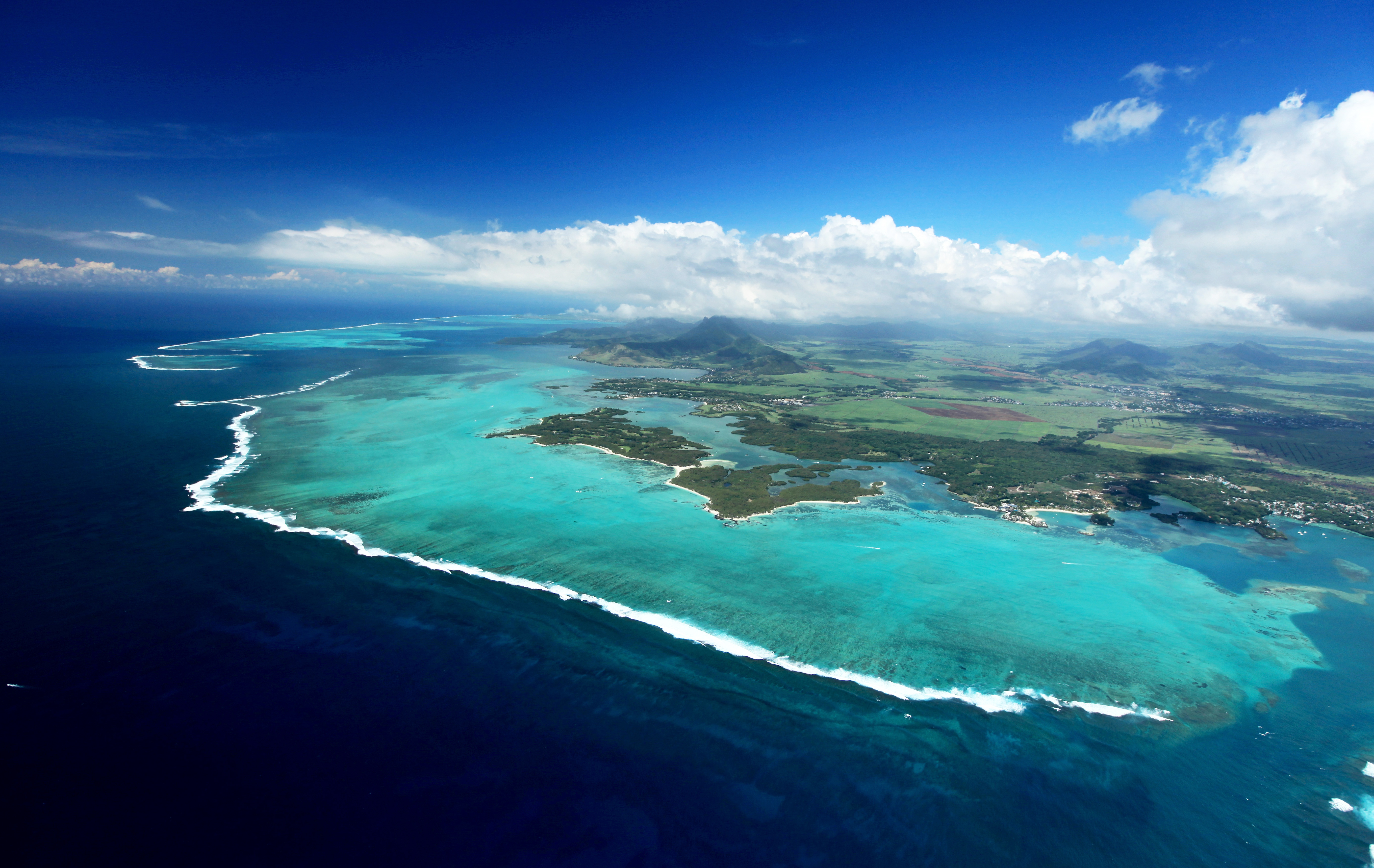 Запишите острова тихого океана. Индийский океан Маврикий. Маврикий остров. Маврикий Континент. Подводный водопад Маврикий.
