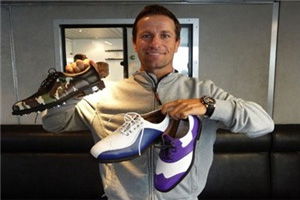 My golf by 'Ashes to Ashes' TV star