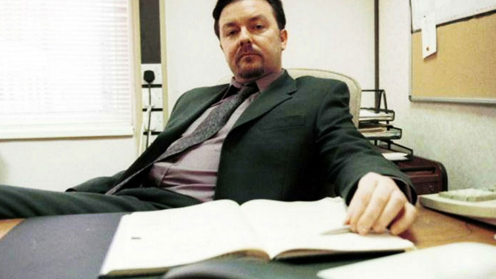 Ricky Gervais impersonator in hilarious new golf video