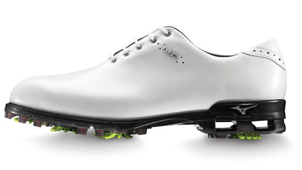 Mizuno steps back into footwear