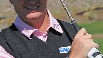 Els to wear I-Onics wristbands