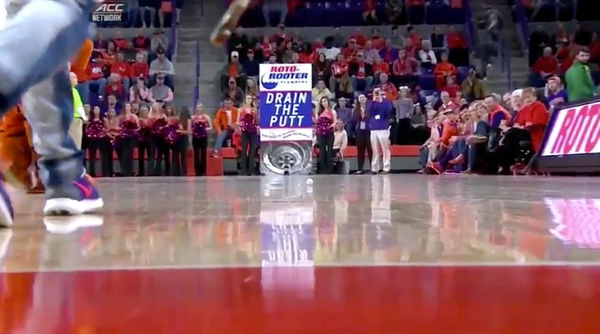 WATCH: Clemson student wins $10,000 by draining full-court putt