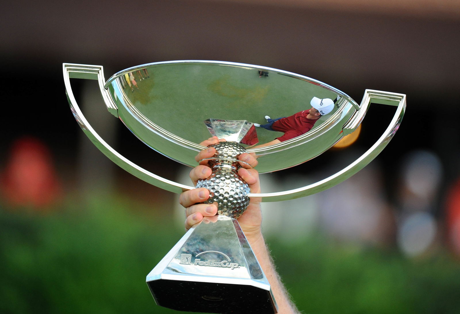 Matt Kuchar mesmerised by Bubba Watson photo at Tour Championship!