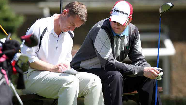 How to give golf strokes in strokeplay and matchplay formats