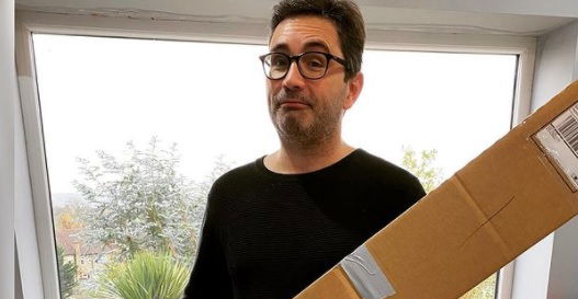 Man buys wife expensive jewellery on eBay but he's sent GOLF CLUBS instead!