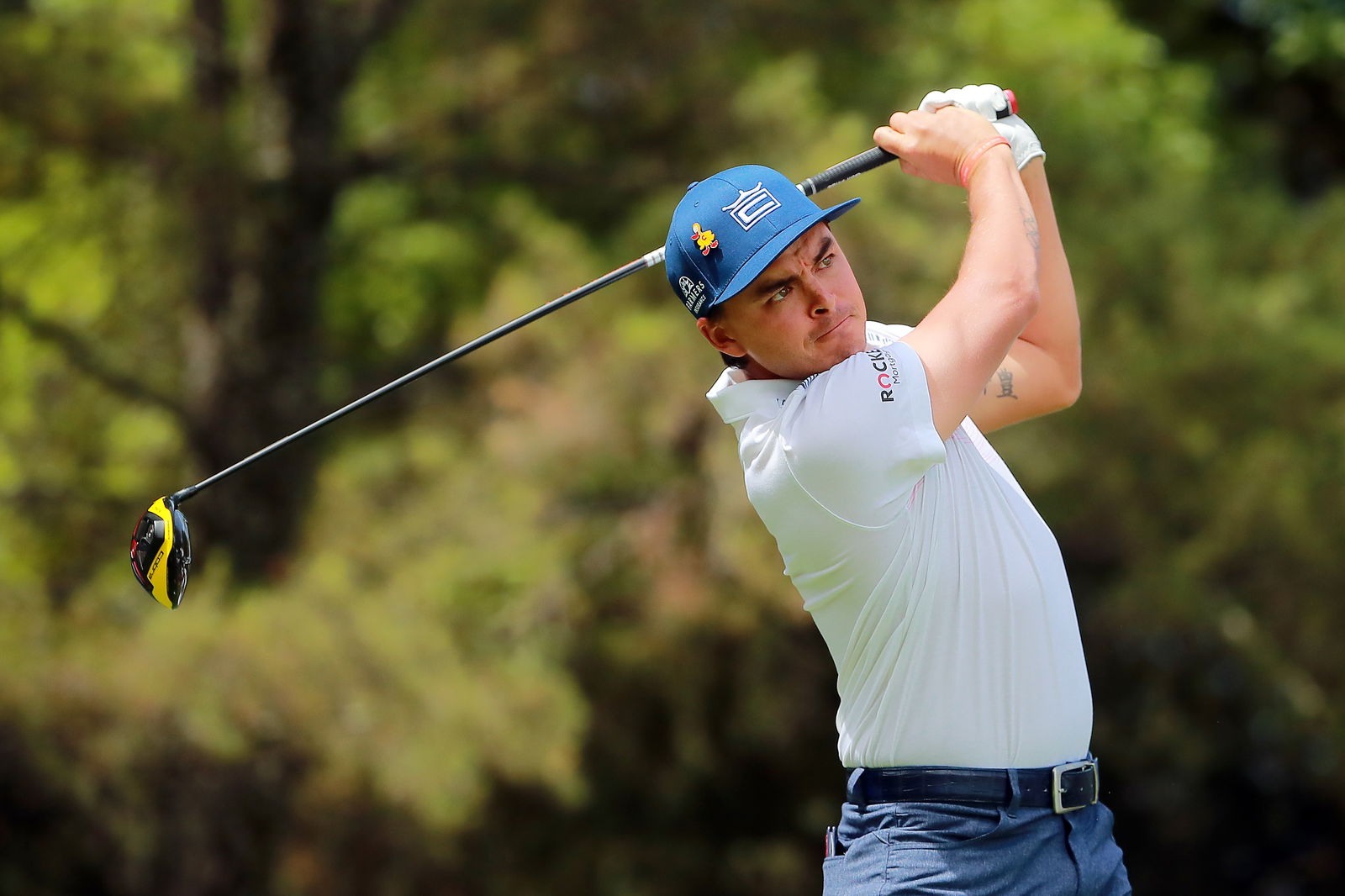 Rickie Fowler hits SHANK then takes ILLEGAL DROP from shoulder height!