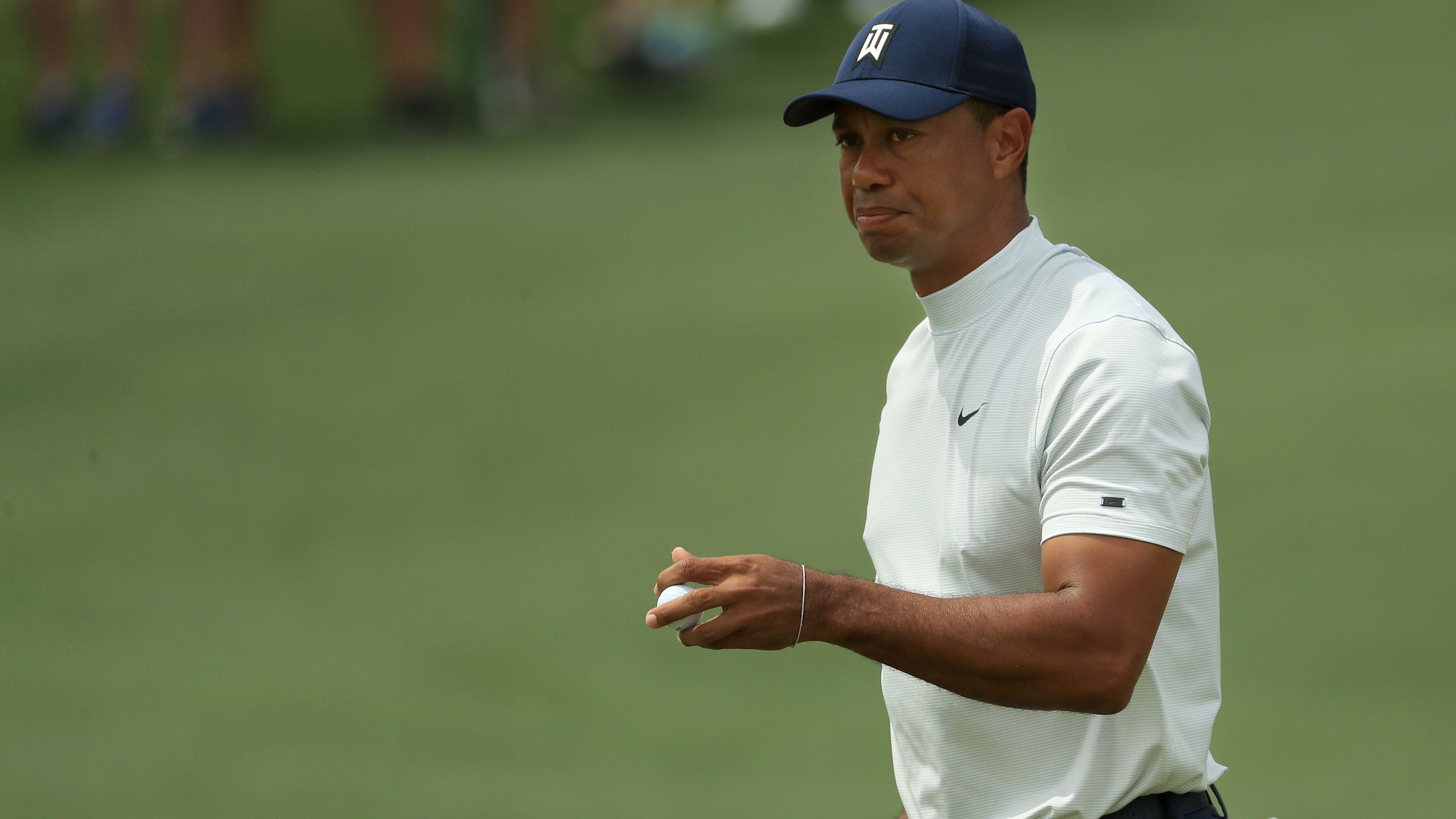 WATCH: Tiger Woods holes 40-foot birdie bomb on 9th at Masters