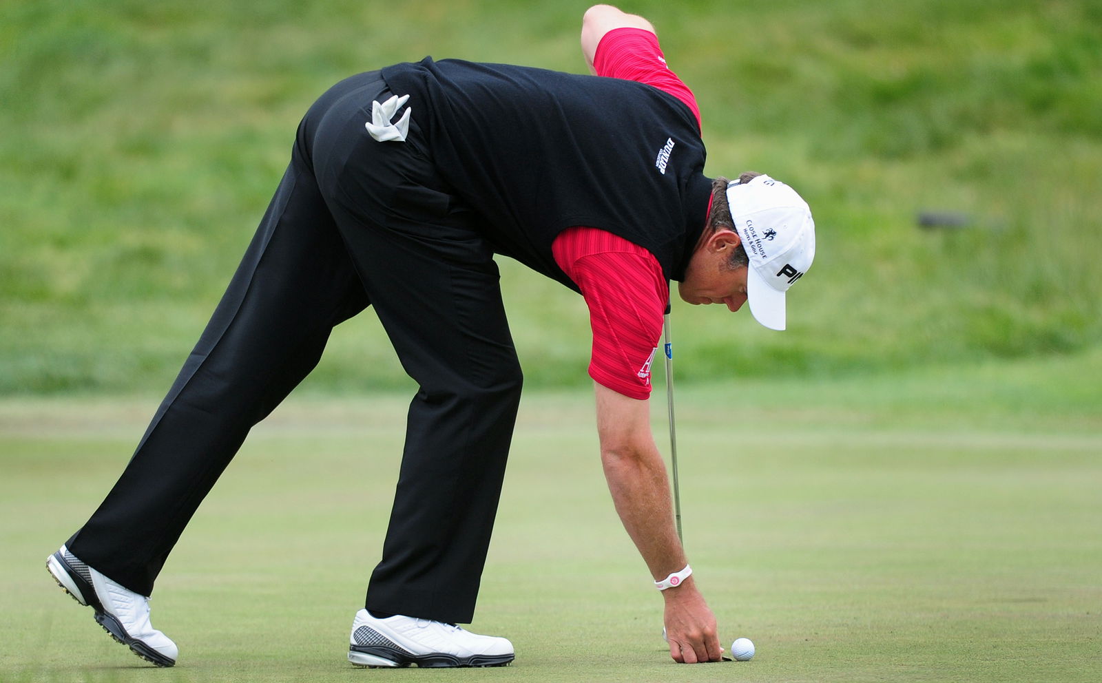 Day digs out Tiger for wearing 'MC Hammer' pants in '04