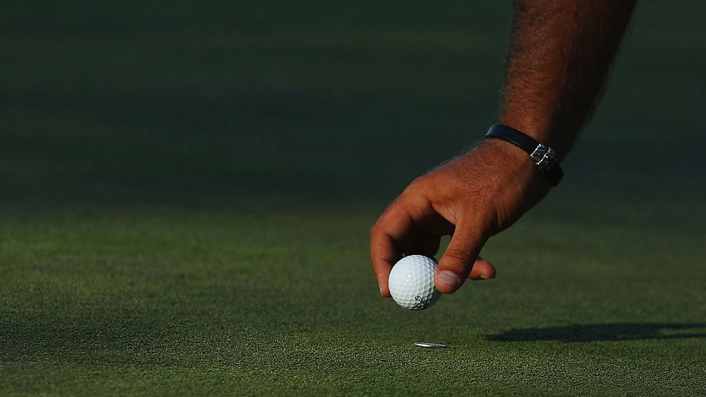 how to spot a golf cheat