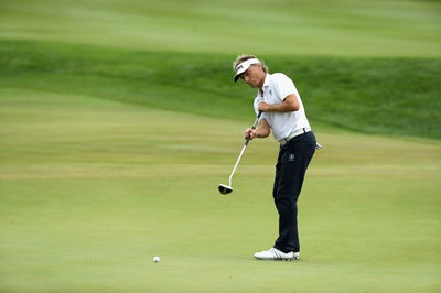 hank haney asks is bernhard langer still anchoring the putter