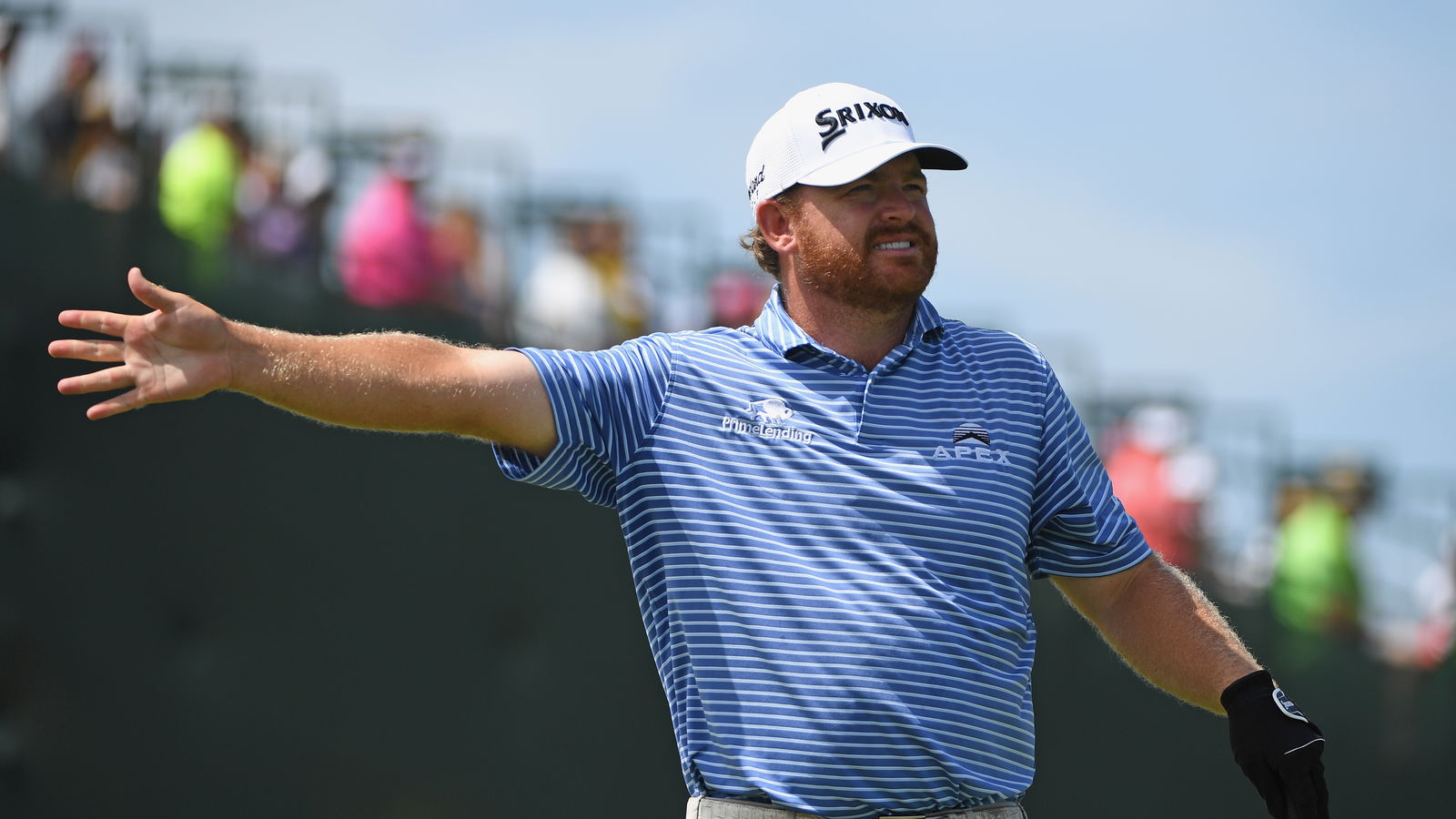 Holmes apologises to Noren for taking an age on final hole