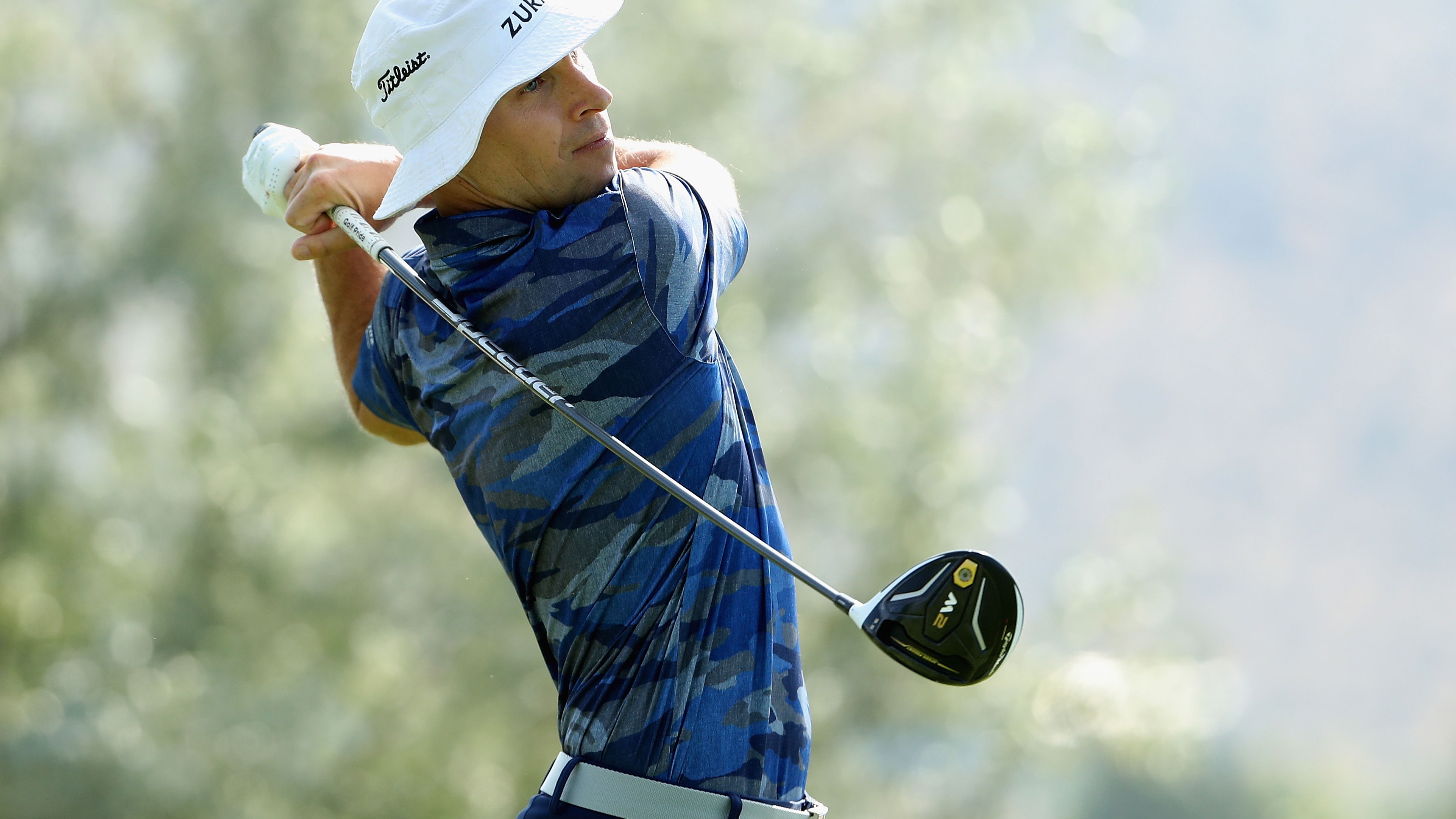 ben crane disqualified for having stickers on his golf clubs