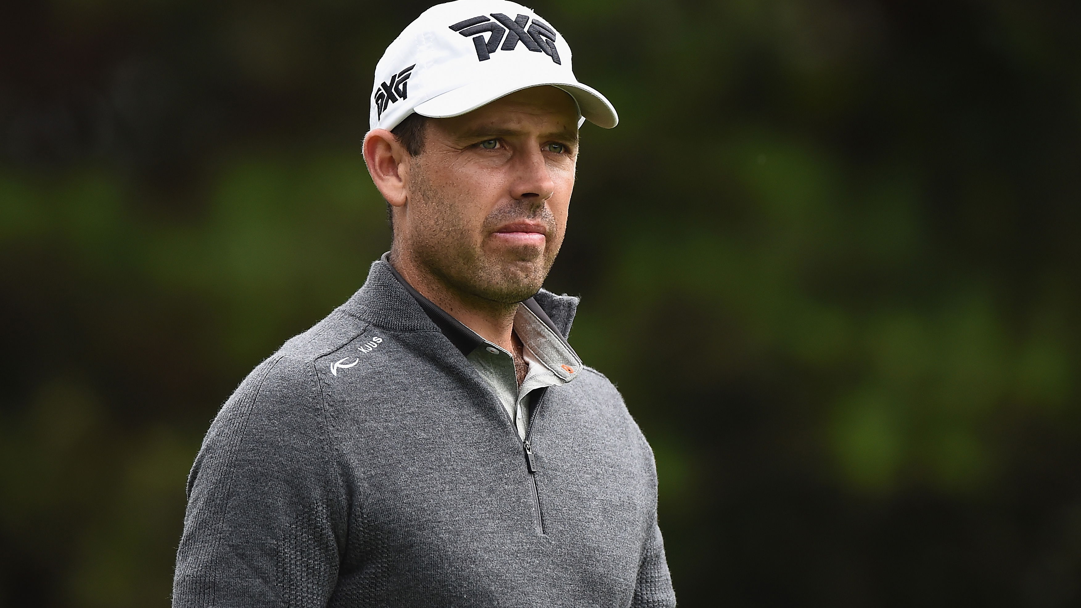 charl schwartzel hits balls out of his hotel window