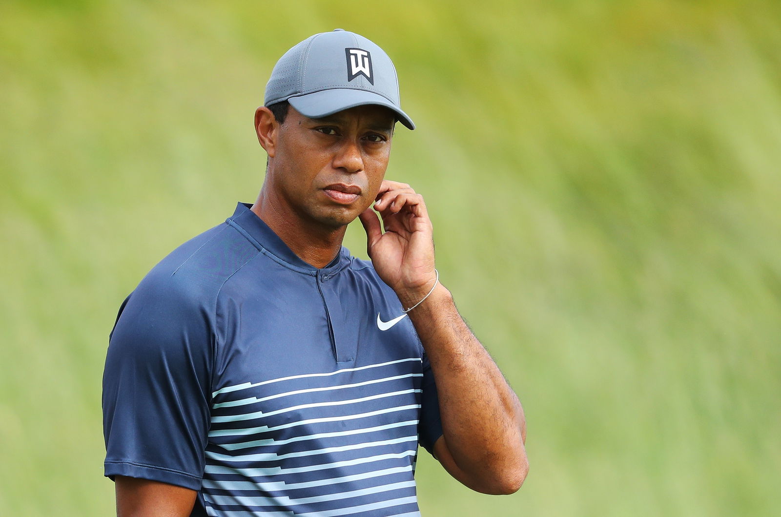 Paul Casey's caddie gives him the WRONG PIN locations!