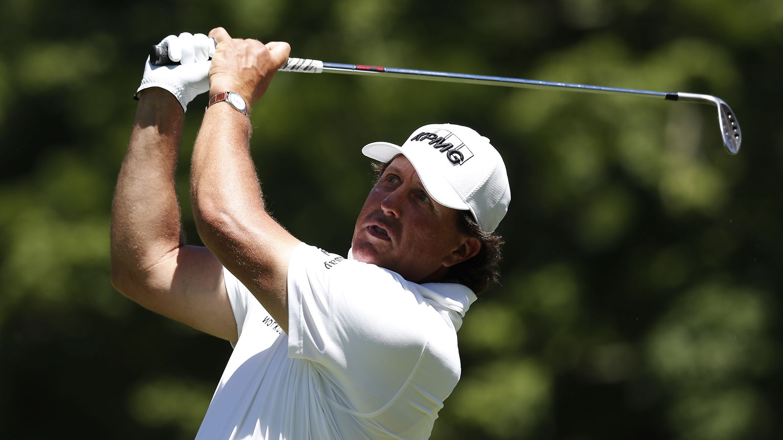 Watch: Mickelson gets two-shot penalty for patting grass on tee box