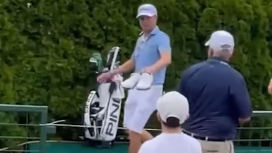 Justin Thomas gives little fan HIS GOLF SHOES at the Northern Trust!