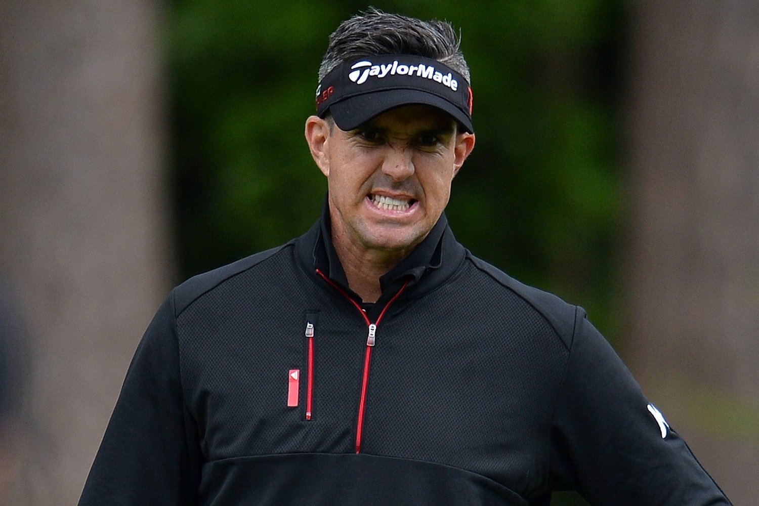 kevin pietersen shows kevin na how to go about a tap in putt