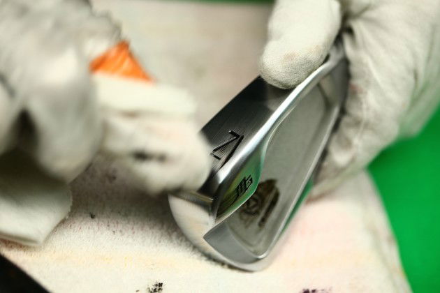 Bloodline reveals self standing R1-J Blade putter