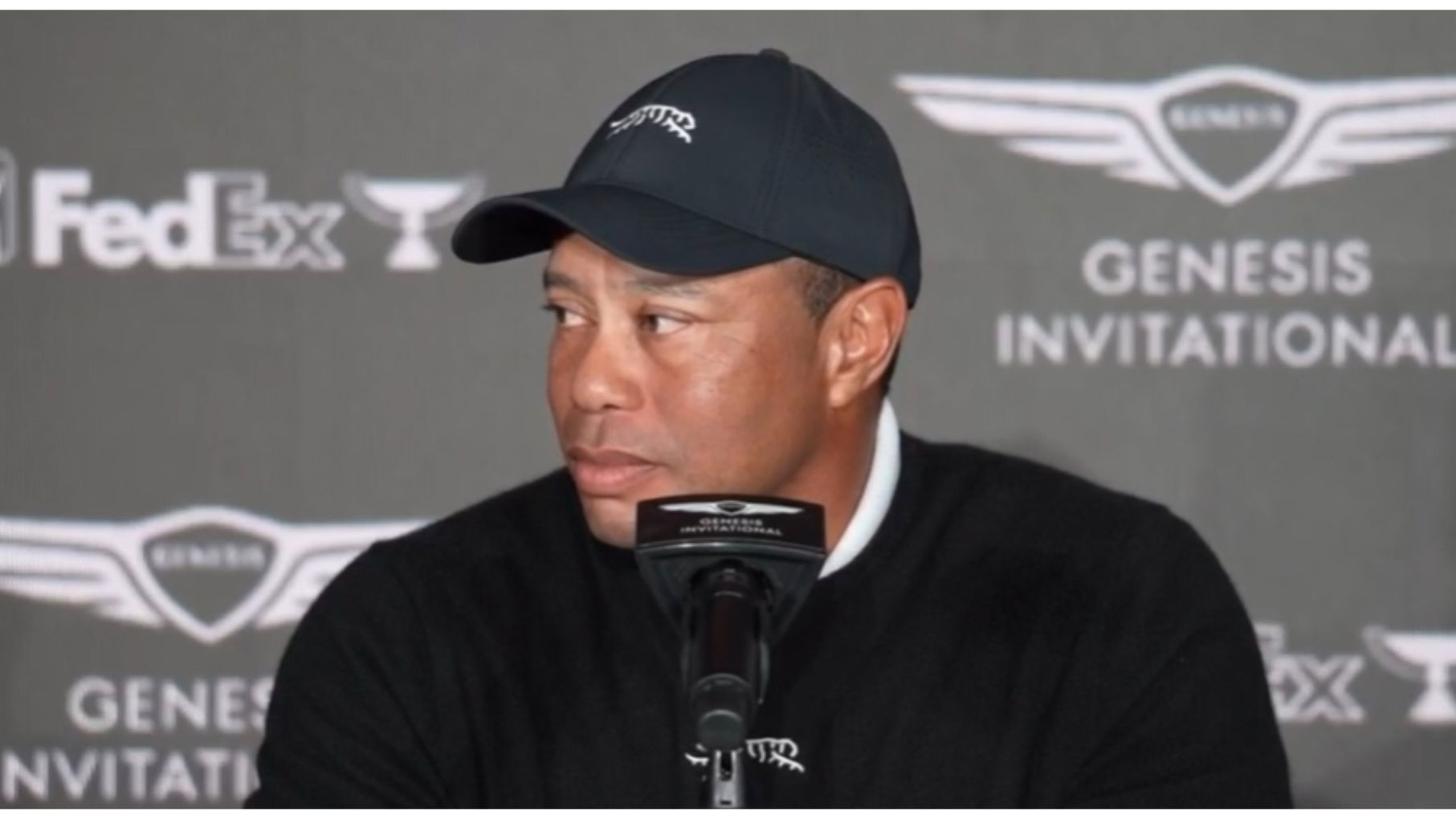 Tiger Woods issues blunt response to reporter over logo question