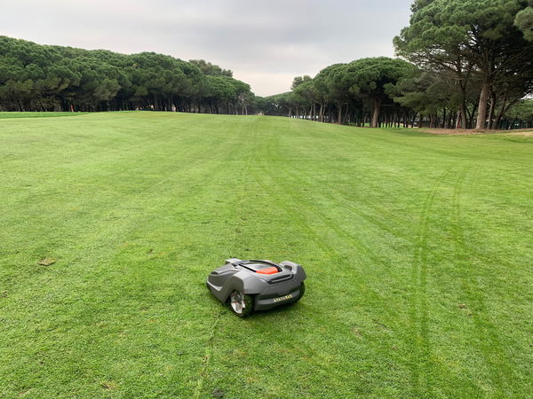 Costa Brava tests out ROBOT GREENKEEPERS at Golf de Pals