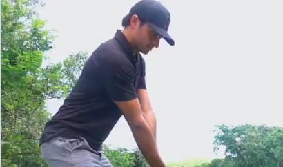 Formula One star Carlos Sainz shows off IMPRESSIVE golf swing!