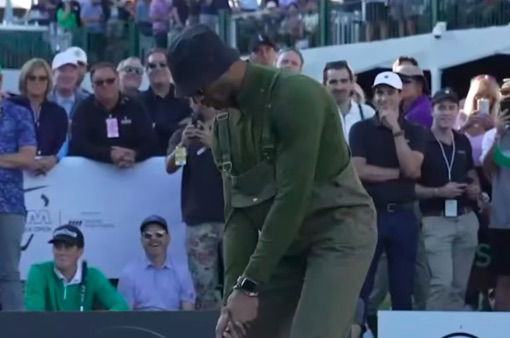 American TV star Matt James shanks ball into photographer at WM Phoenix Open!