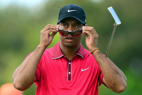 Tiger Woods crushes driver, drops 'mic' in long drive contest