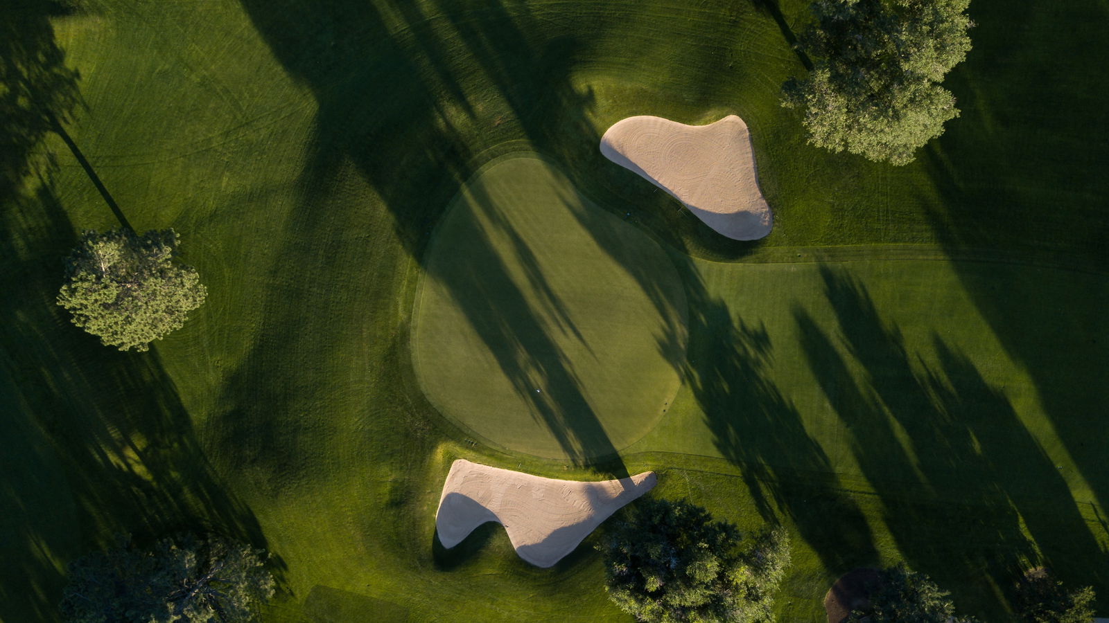 UK golf club owner offering free membership in exchange for greenkeeping help