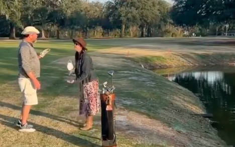 Golf fans react as couple's golf course ARGUMENT goes viral