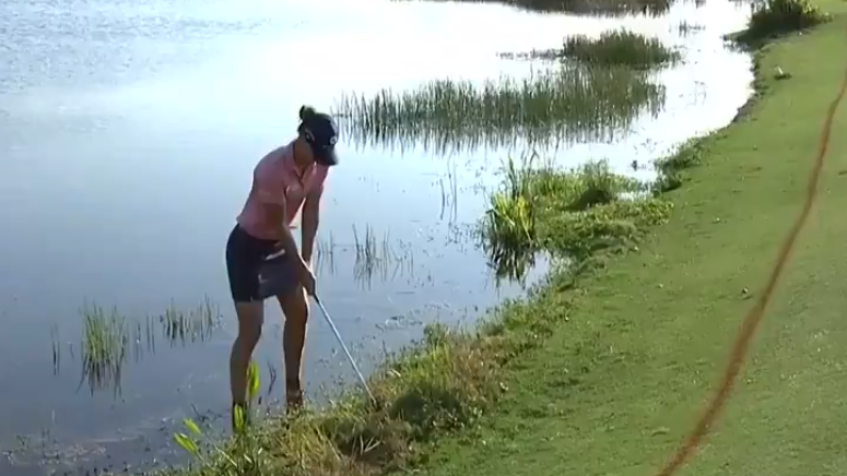 WATCH: Anne Van Dam plays UNREAL SHOT from out the water in LPGA season finalel