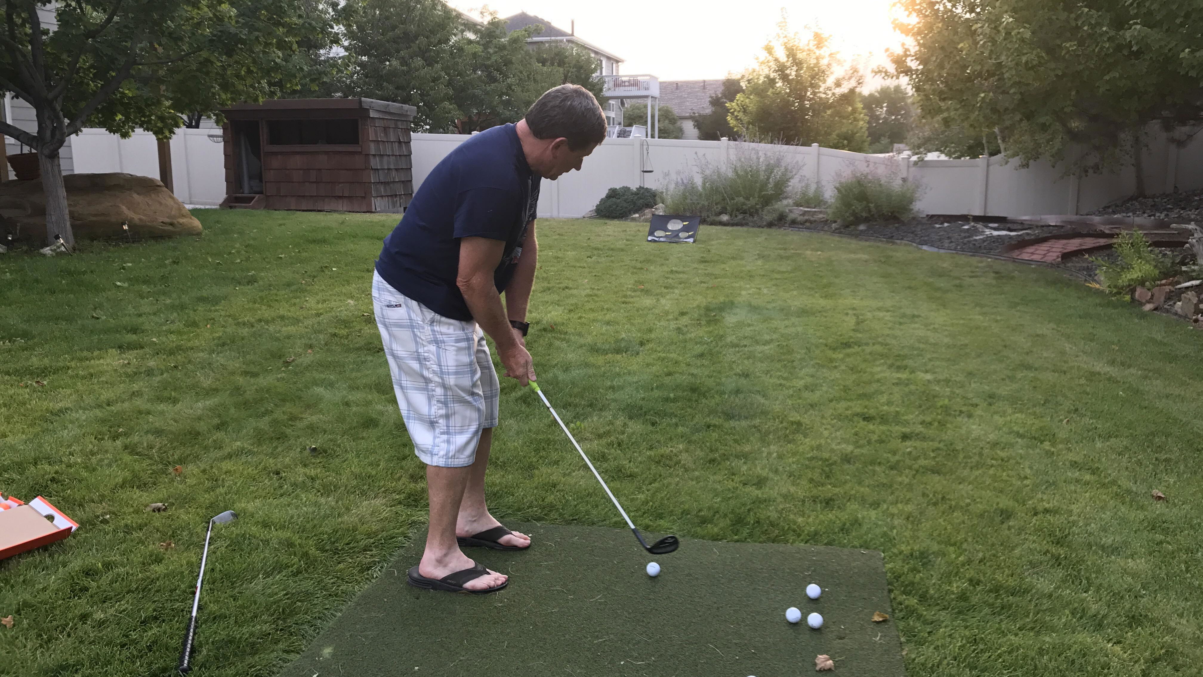 Man pulls gun on golfer after he chips ball into his backyard