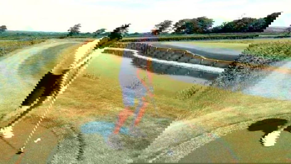 Gareth Bale builds 3 of golf's most iconic holes in his backyard!