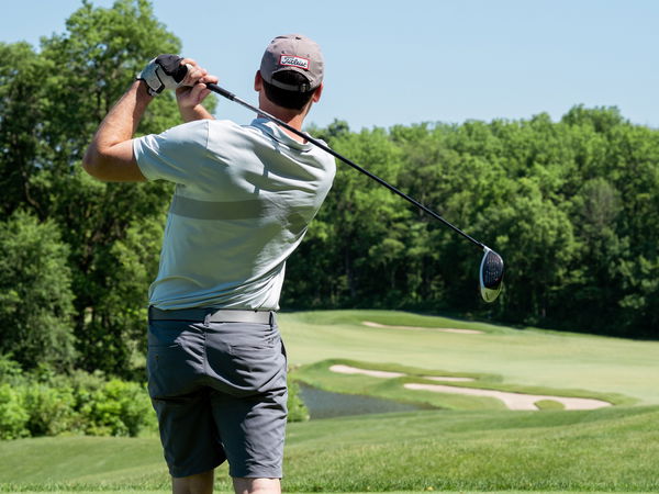 Golf fans react to HILARIOUS messages between newly engaged couple