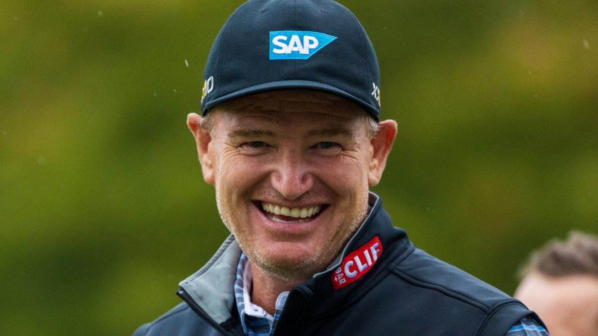 Ernie Els holes 40-foot bomb on the final hole to win Champions Tour event