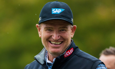 Ernie Els holes 40-foot bomb on the final hole to win Champions Tour event