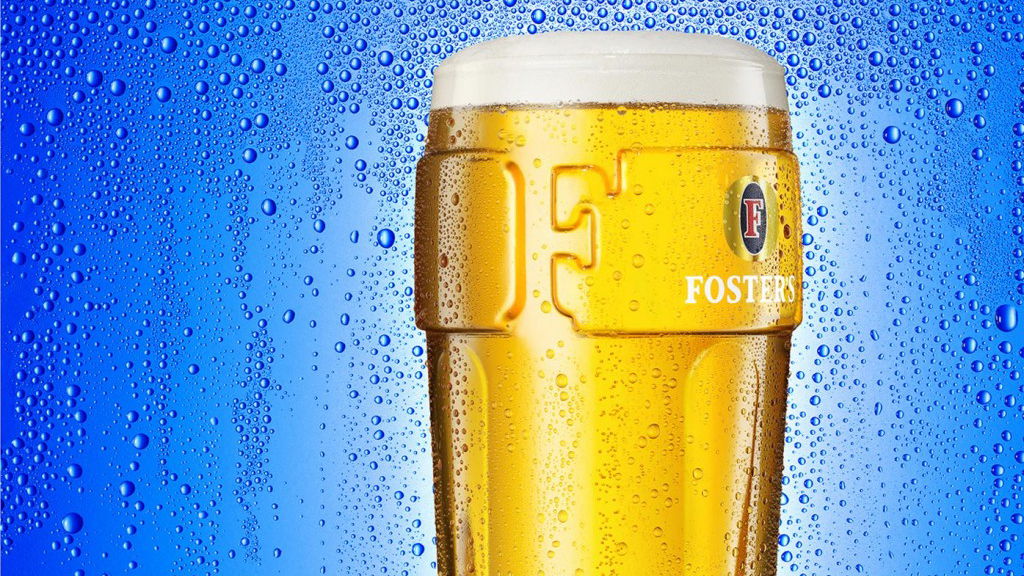 Golfer attempts drive after 15 pints of Foster's, and it doesn't end well!