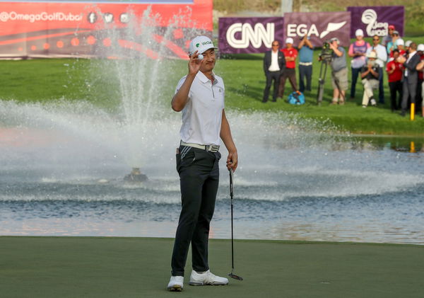 WATCH: Haotong Li loses $100k after caddie lines him up on 18th green!