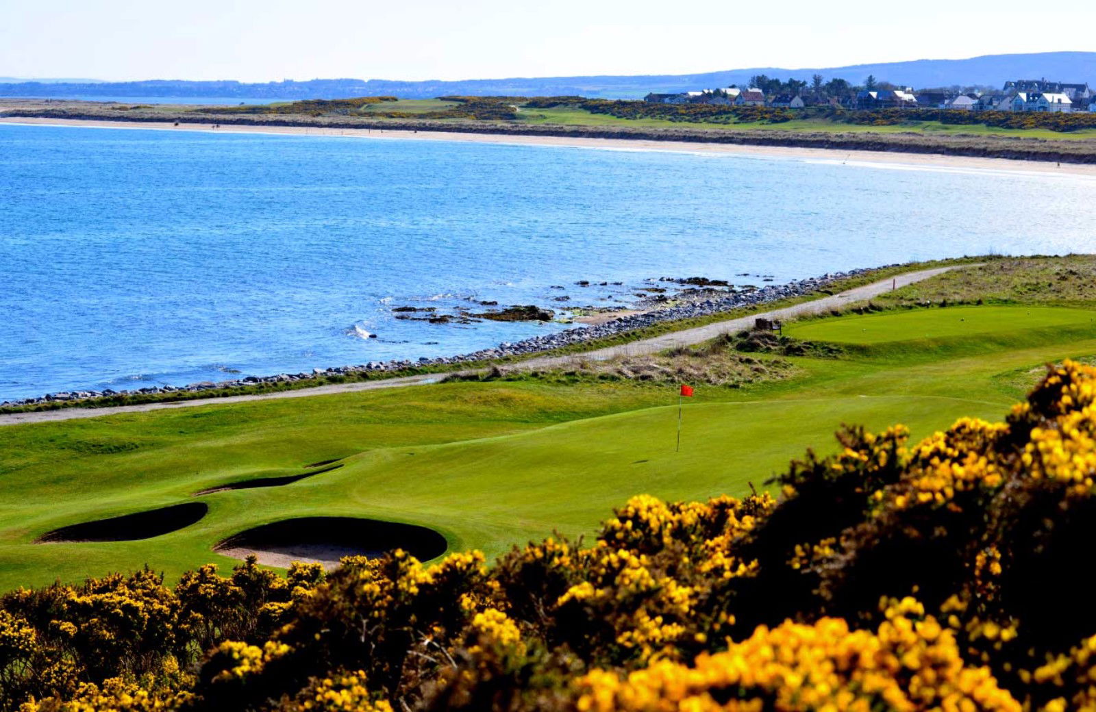 Golf club green left in tatters by joyriders ignoring UK lockdown