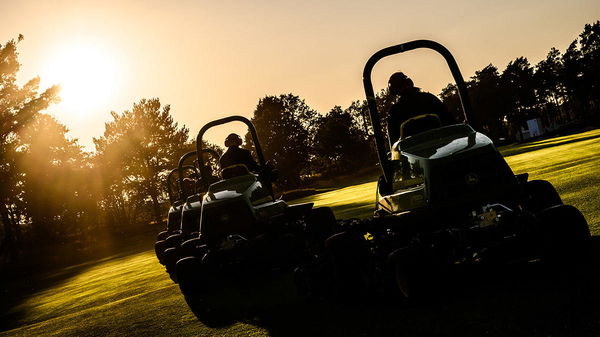 Golf club green left in tatters by joyriders ignoring UK lockdown