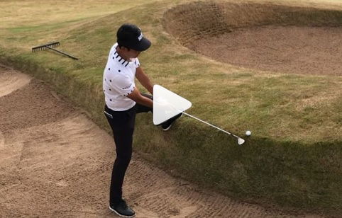 Kevin Na pulls off outrageous backwards flop shot at Open