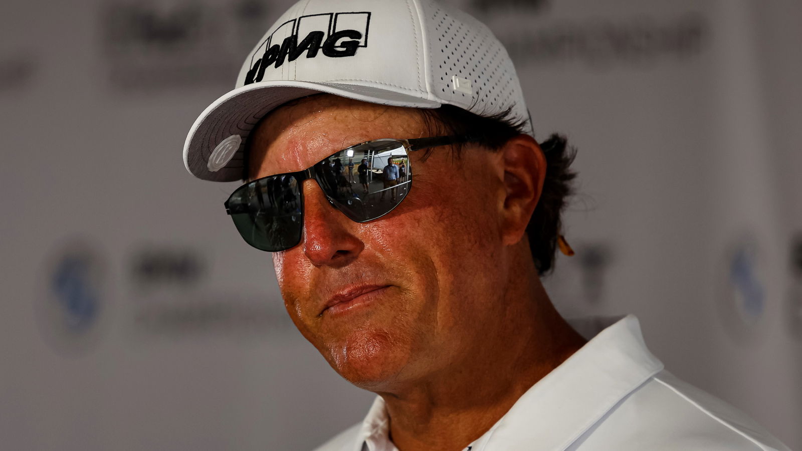 WATCH: Volunteer throws Phil Mickelson's ball and calls him "Naughty!"