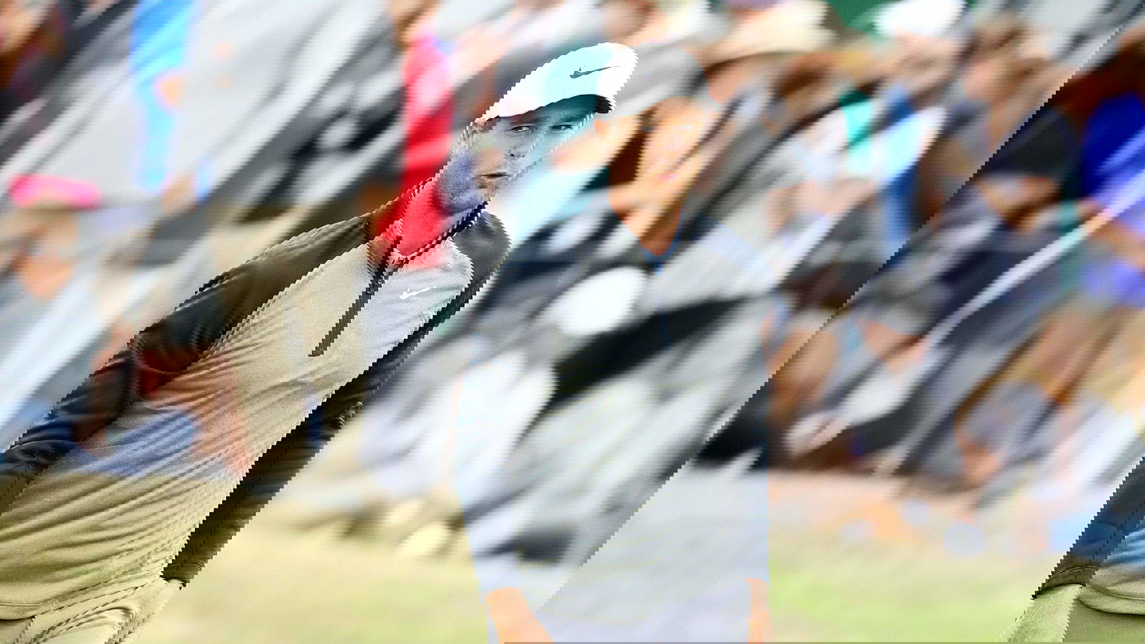 Lucas Bjerregaard is using a COAT HANGER as a training aid at US Open