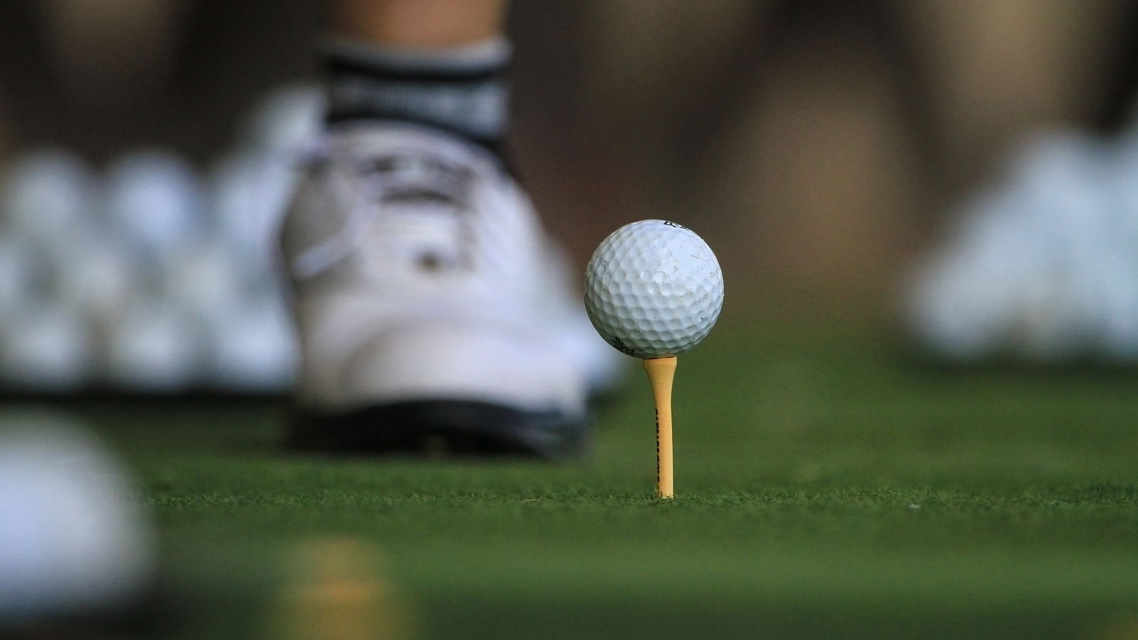 South African golfer shoots INCREDIBLE score of 56 with THREE EAGLES!