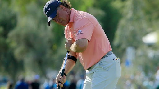 Golf fans on Twitter believe Scott McCarron is CHEATING!